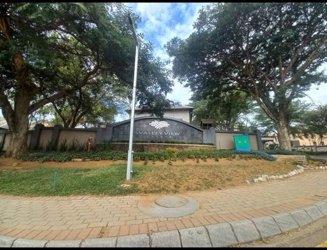 5 BEDROOM HOUSE FOR SALE IN VALLEY VIEW ESTATE